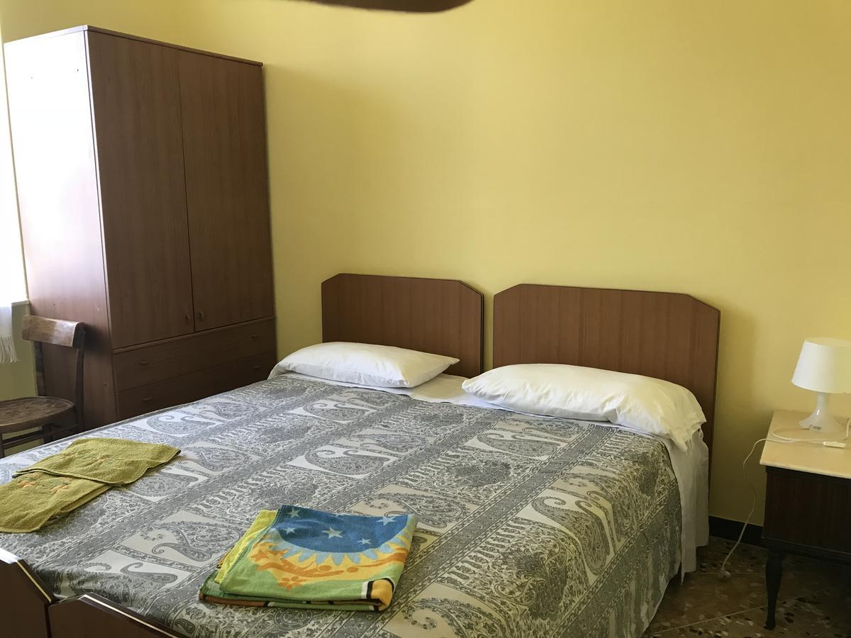 Albergo Delfino San Pietro d'Olba エクステリア 写真
