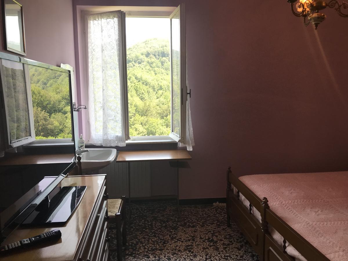 Albergo Delfino San Pietro d'Olba エクステリア 写真