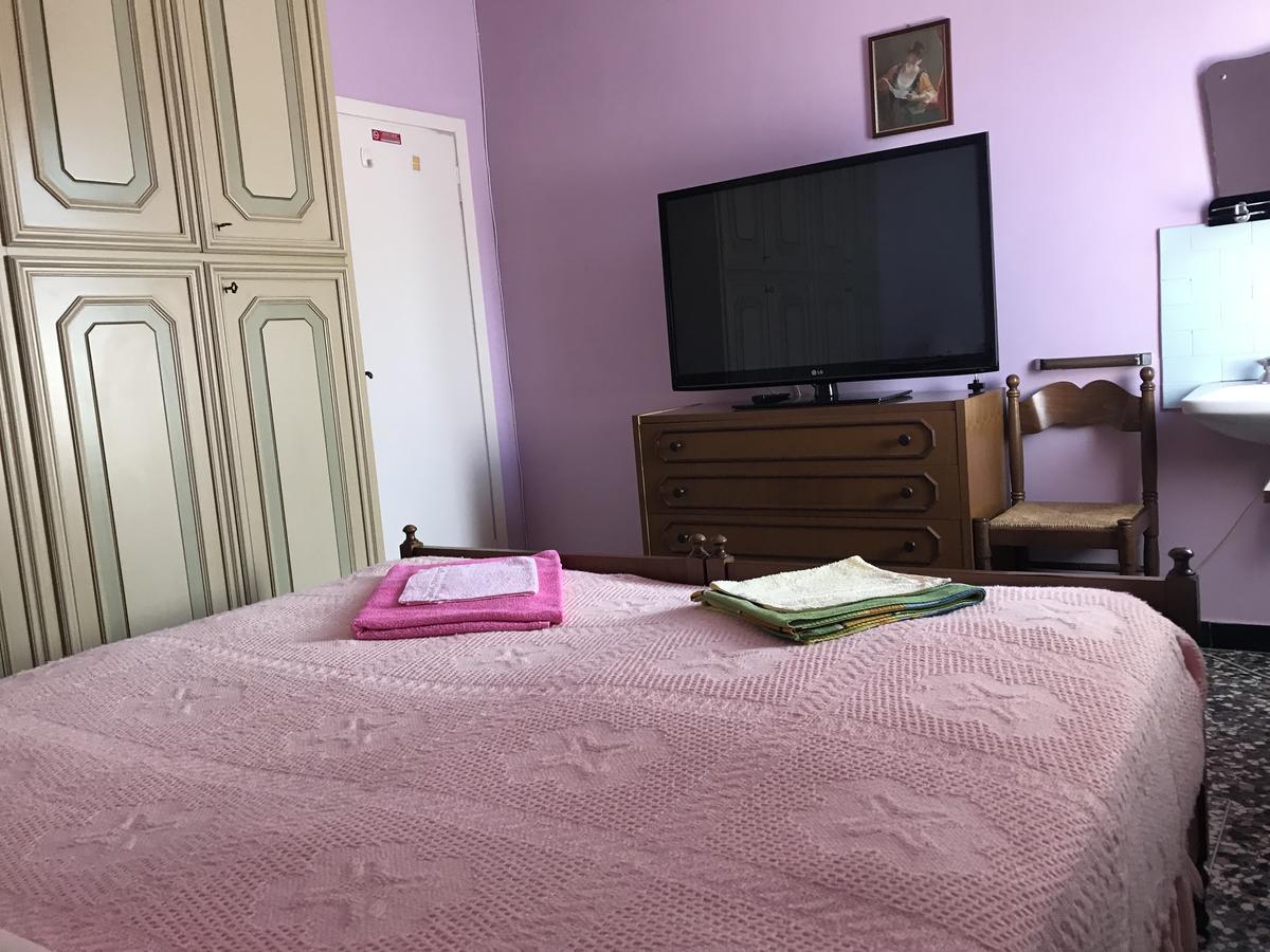 Albergo Delfino San Pietro d'Olba エクステリア 写真